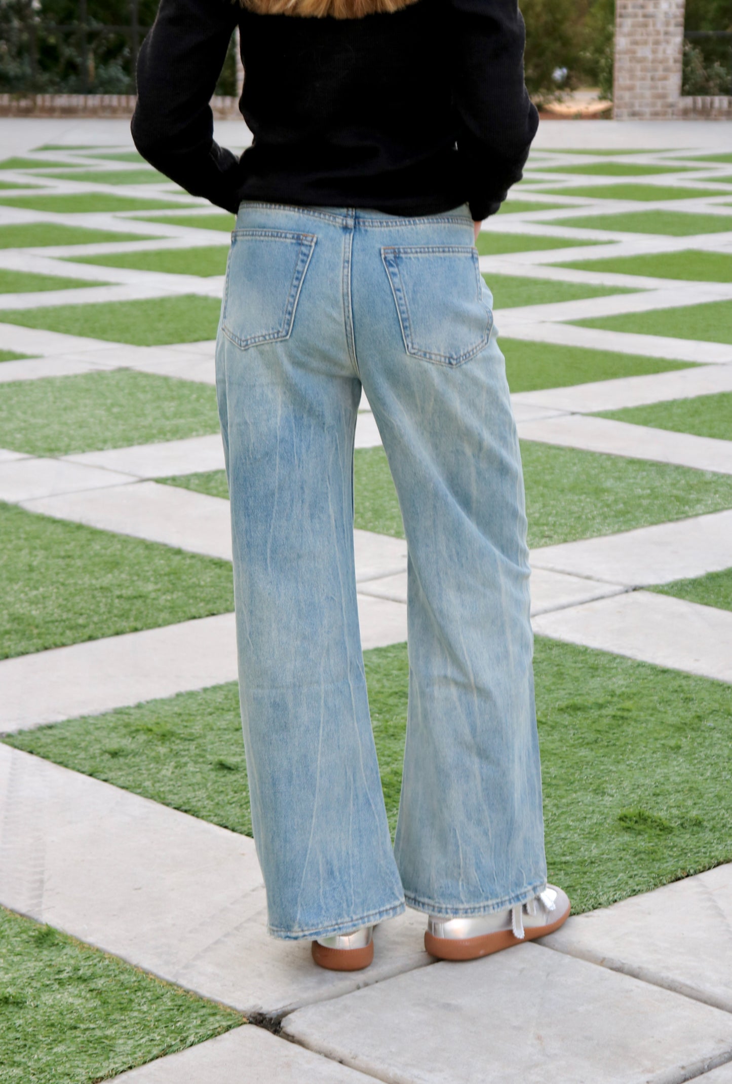 Light Wash Barrel Jeans image 1